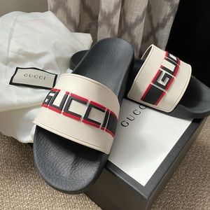 Men’s Gucci rubber slides . Like brand new